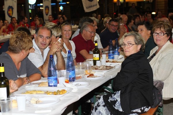 La cena sotto il tendone