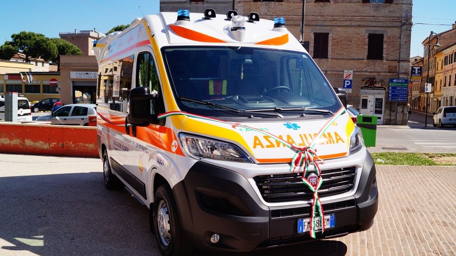 Una delle autoambulanze di emergenza: 0350